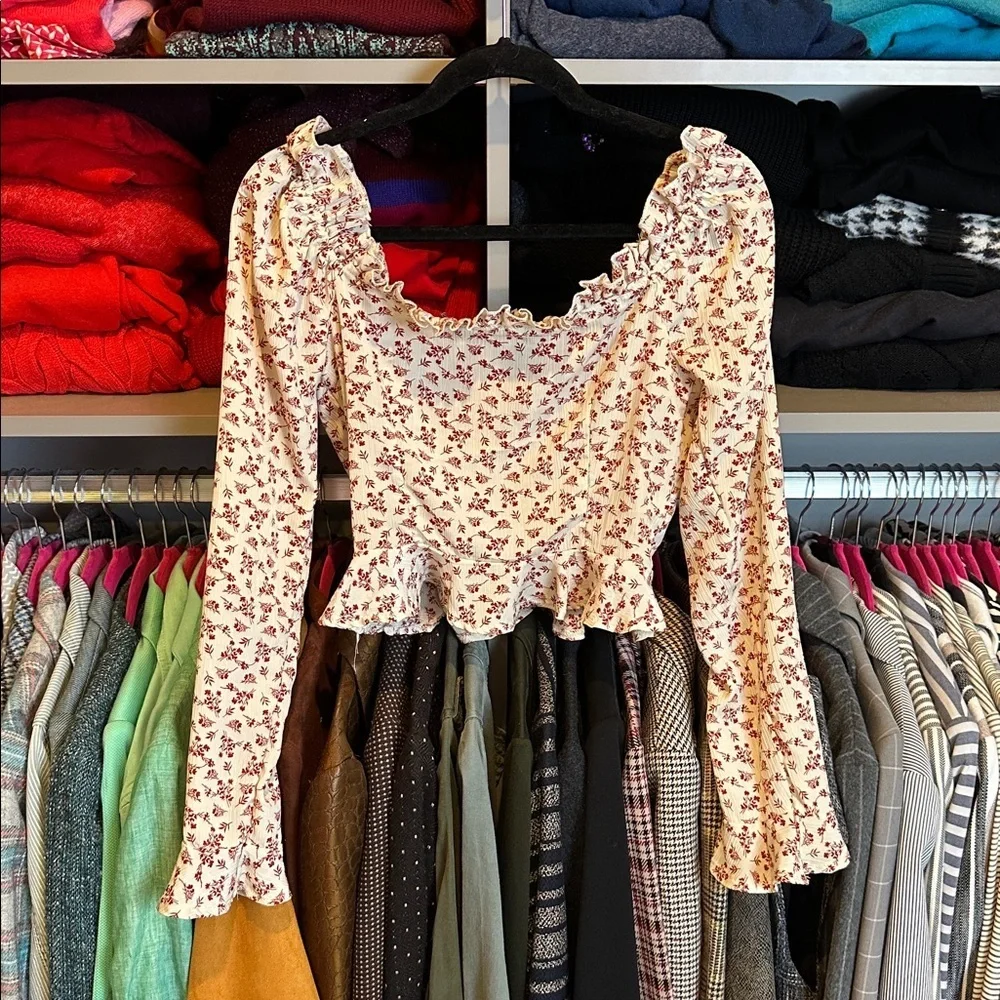 Boohoo cream/red floral long sleeve side zipper scoop neck crop top size 4 - Picture 3 of 3